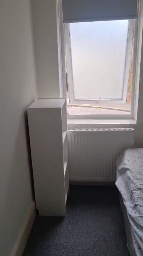 Three rooms available at Hendon london uk